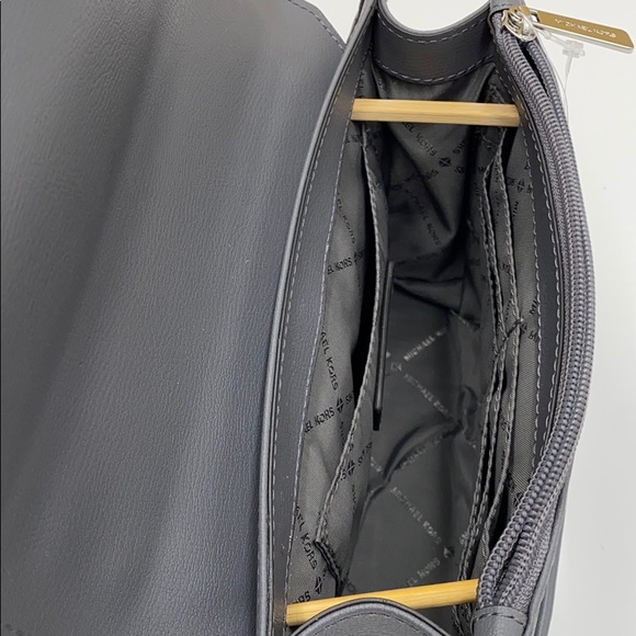 MICHAEL KORS ROSE MEDIUM FLAP SHOULDER PEARL GRAY - Picture 10 of 16